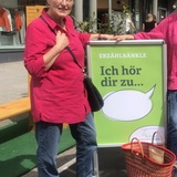 Foto Anne Bronner und Schild